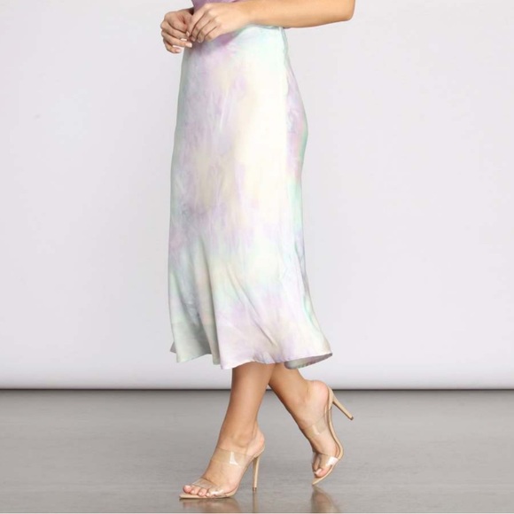 NWT Altar’d State Double Lined Tie Dye Satin Midi Skirt in Rainbow Multi Size XS - Picture 1 of 11